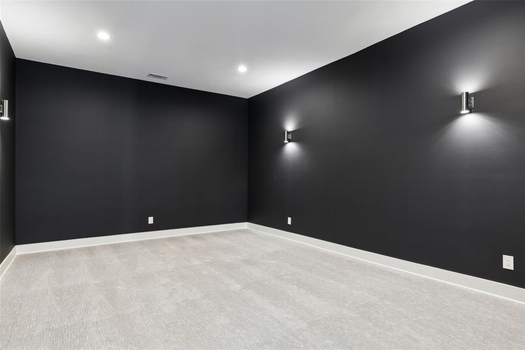 Royal Crest - Residential