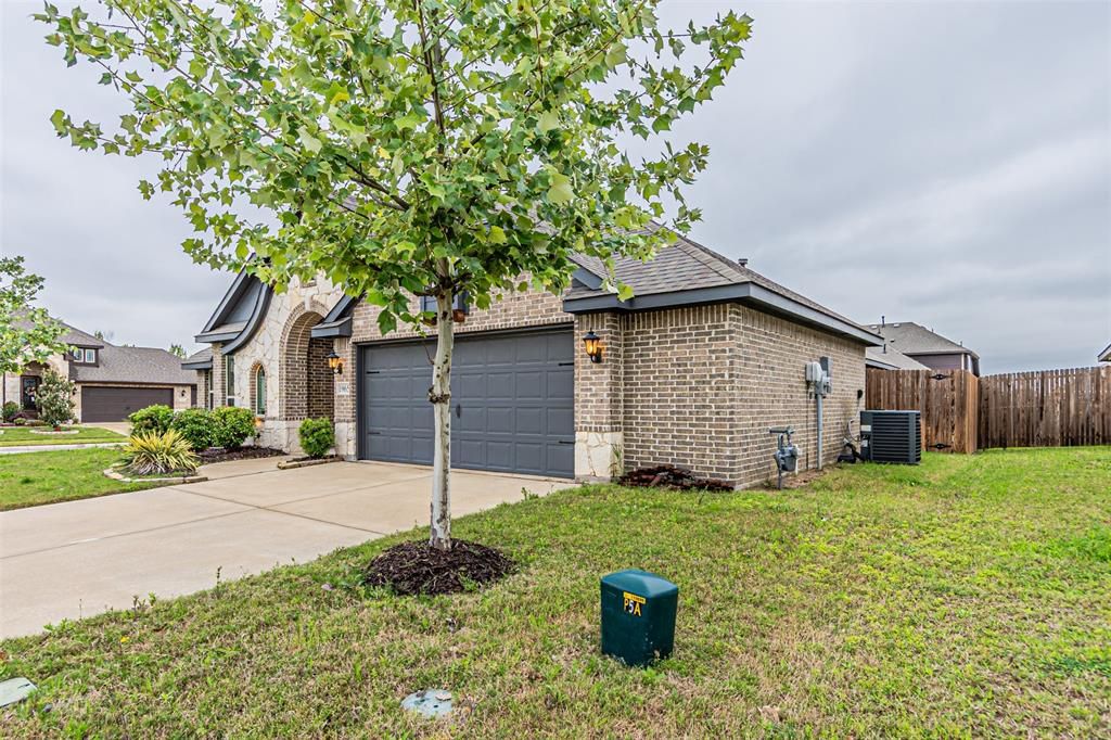 Photo of 1965 Silverleaf Drive, Glenn Heights, TX 75154 (MLS # 21251946)