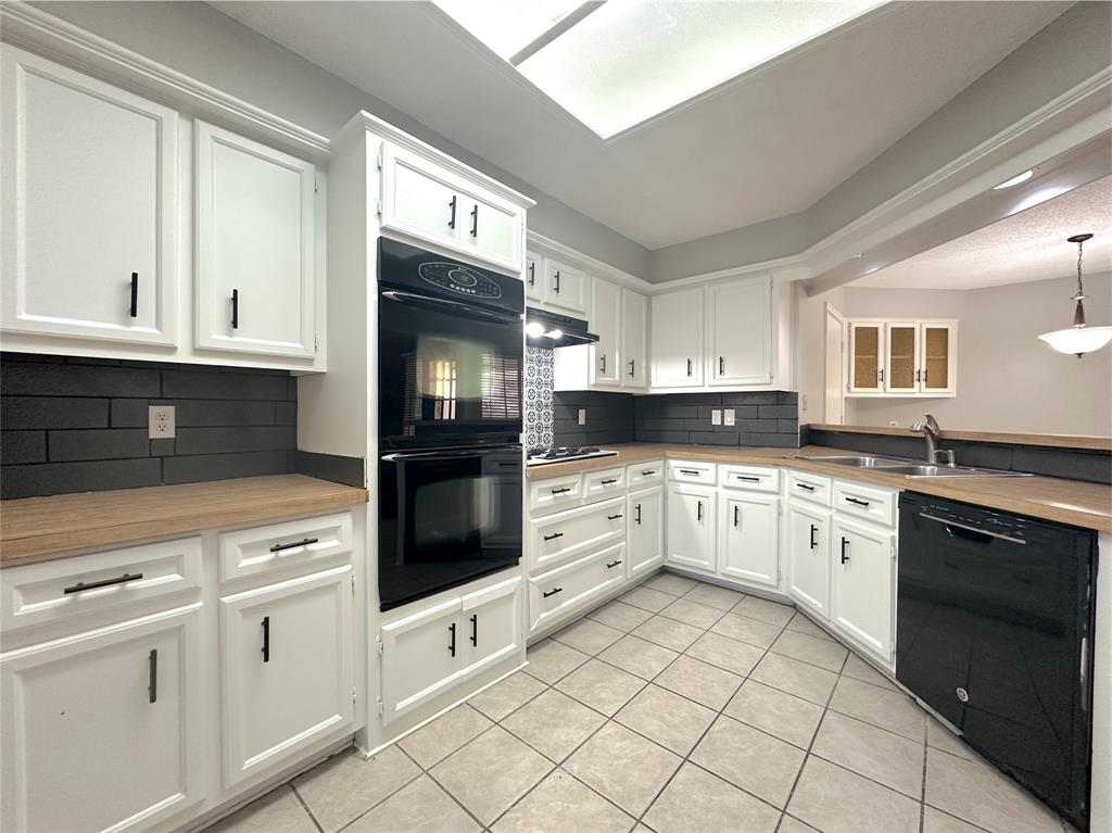 University Estates West 1st Inst R - Residential Lease