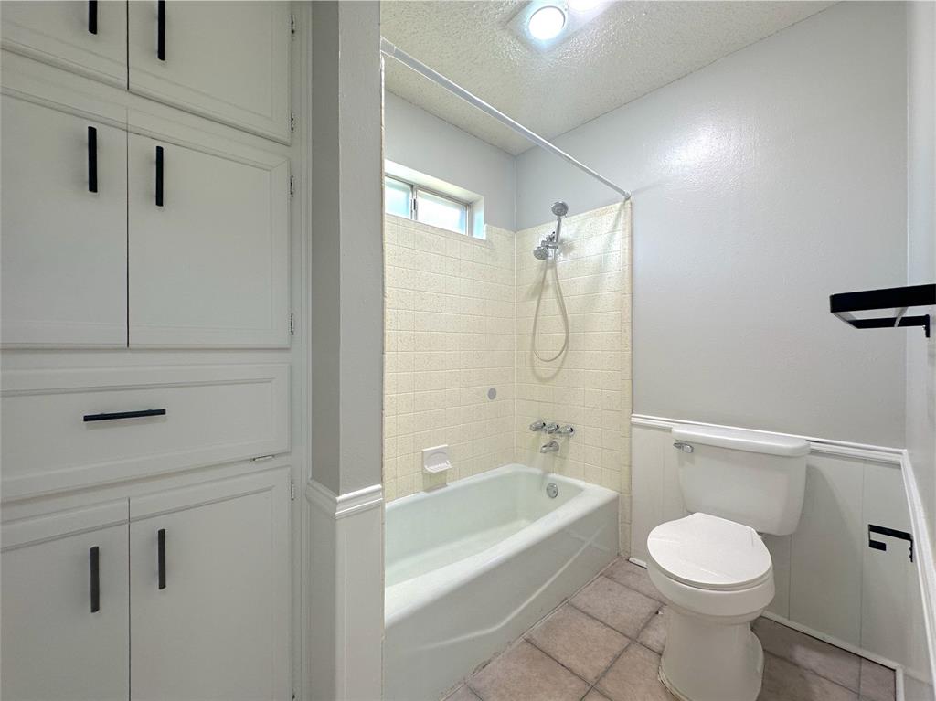 University Estates West 1st Inst R - Residential Lease