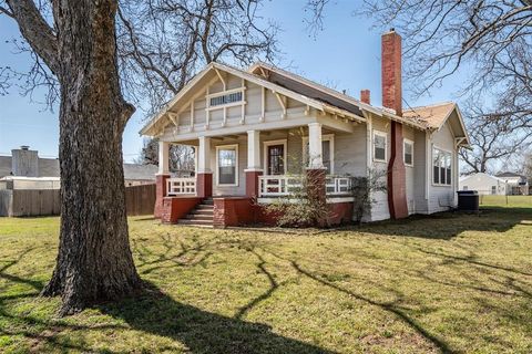 Photo of 200 Dewitt Street, Collinsville, TX 76233 (MLS # 21192812)