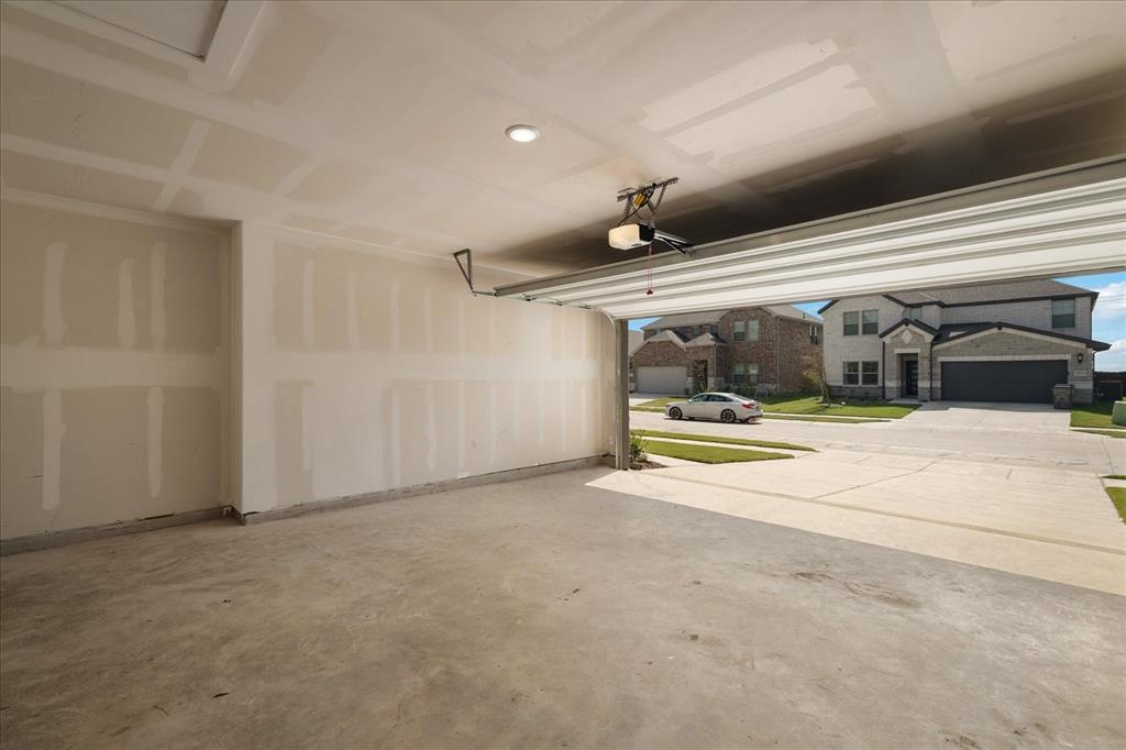 EASTRIDGE PHASE 3 - Residential Lease