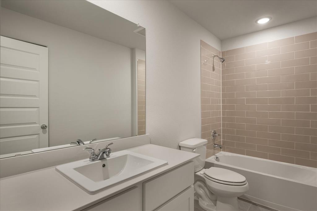 EASTRIDGE PHASE 3 - Residential Lease