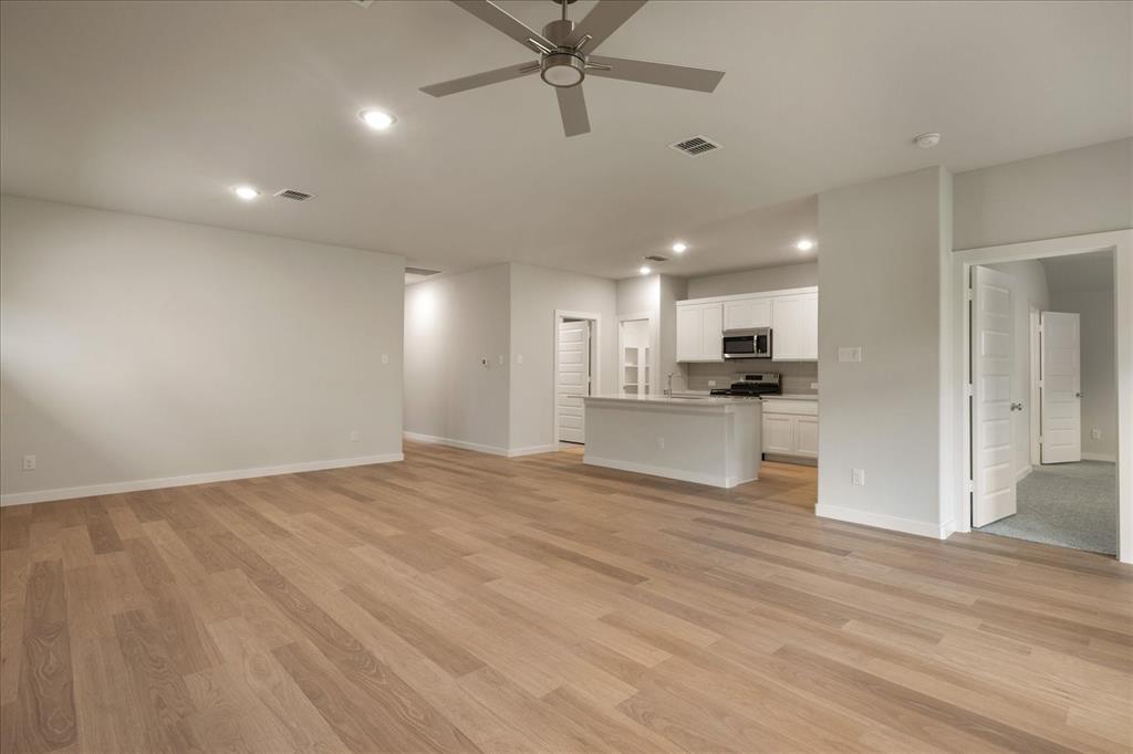 EASTRIDGE PHASE 3 - Residential Lease