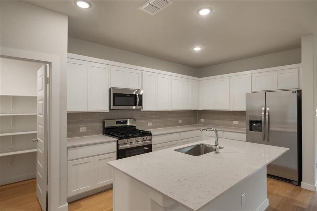 EASTRIDGE PHASE 3 - Residential Lease