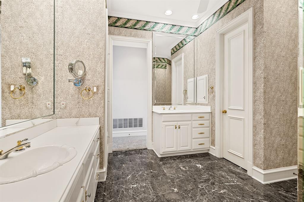 Kings Court Of Willow Bend - Residential