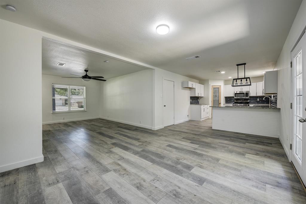 910 SE 3rd Street