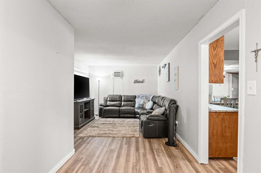 1011 Kleberg Street
