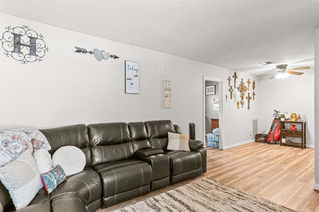 1011 Kleberg Street