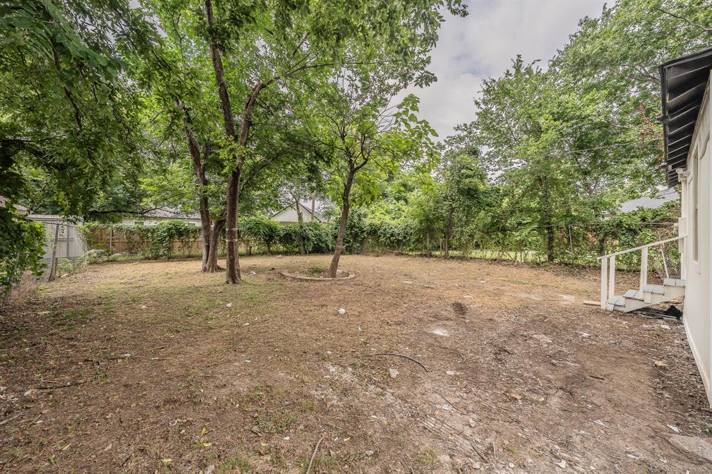 Photo of 1416 E Myrtle Street, Fort Worth, TX 76104 (MLS # 21311192)