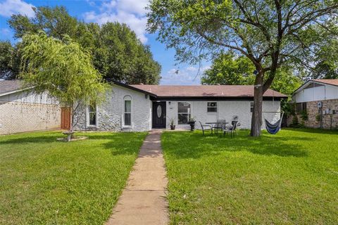 Photo of 806 Longbeach Drive, Garland, TX 75043 (MLS # 21258029)