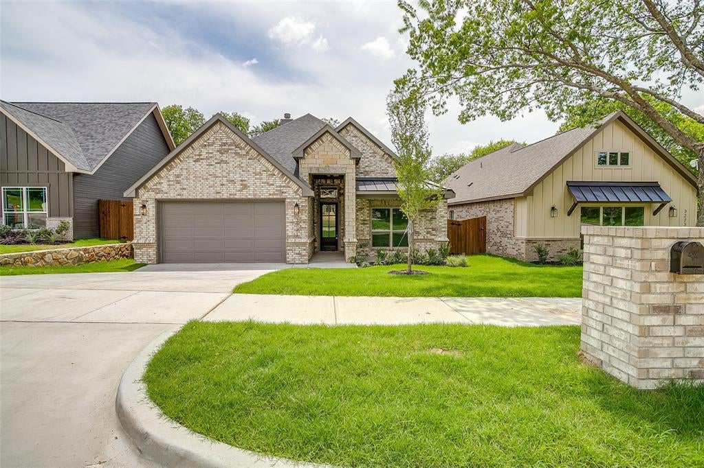 Photo of 3221 NW 25th Street, Fort Worth, TX 76106 (MLS # 21375013)