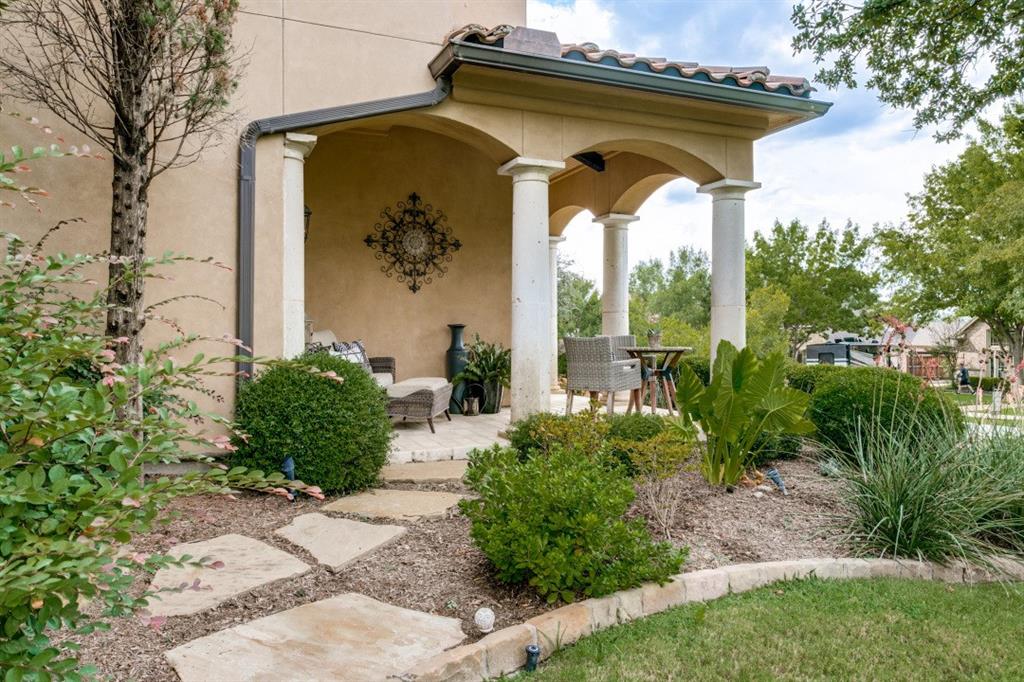 2606 Queen Elizabeth Boulevard