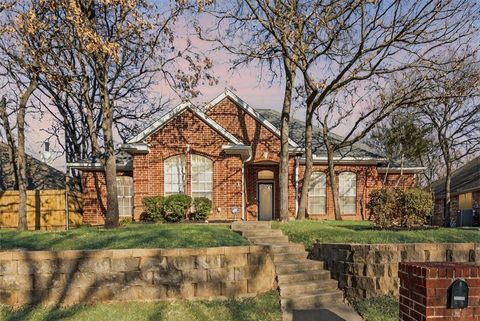 3628 Chateaux Lane Hurst TX 76054