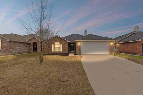 Photo of 127 Lipan Street, Greenville, TX 75402 (MLS # 21139004)