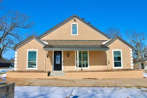 Property photo of 722 Clements Avenue, Van Alstyne, TX 75495