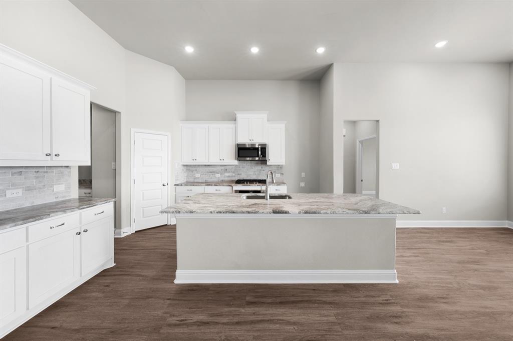6617 Woodley