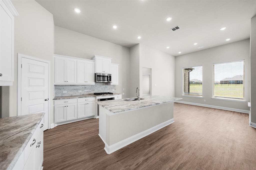 6617 Woodley