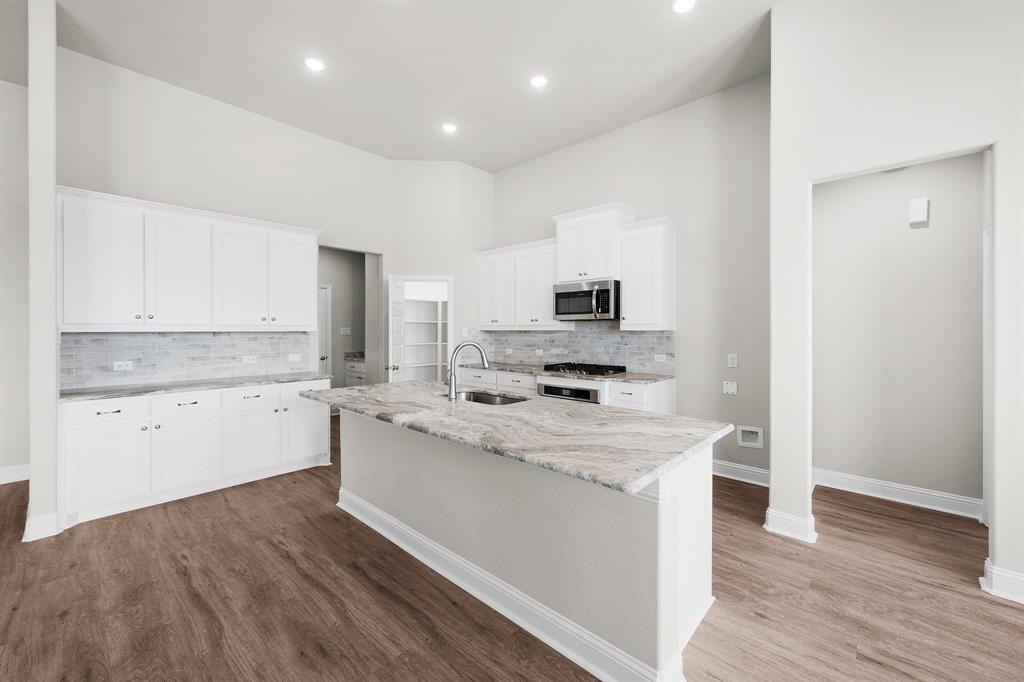 6617 Woodley
