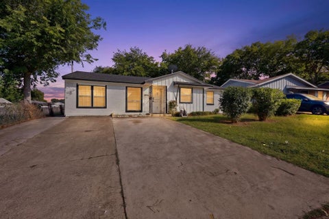 Photo of 3846 Happy Canyon Drive, Dallas, TX 75241 (MLS # 21314913)
