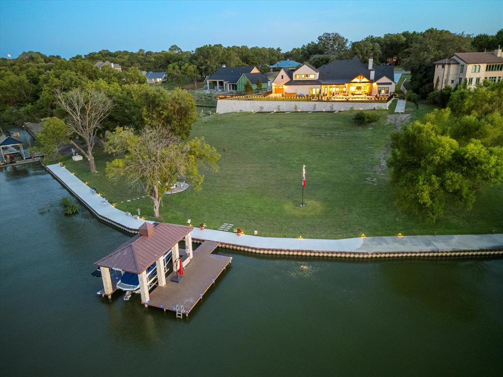 9 Meadowlake Drive