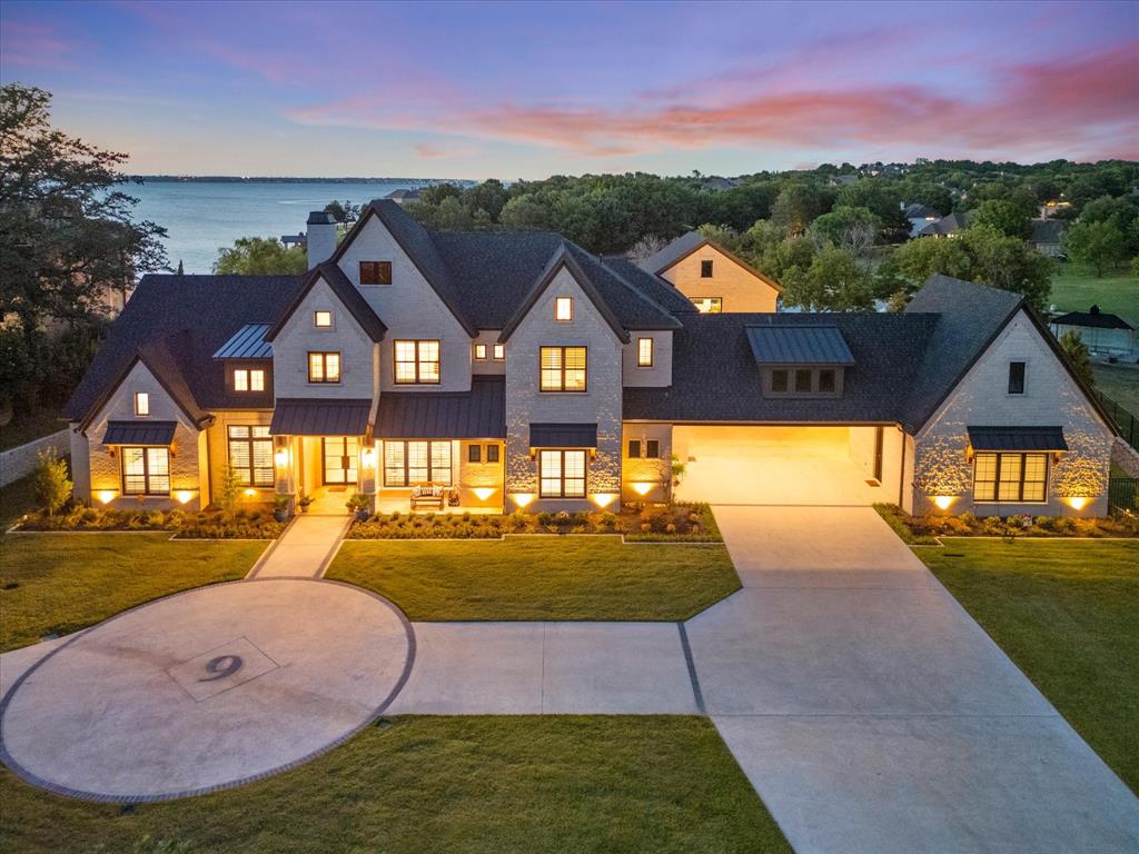 9 Meadowlake Drive