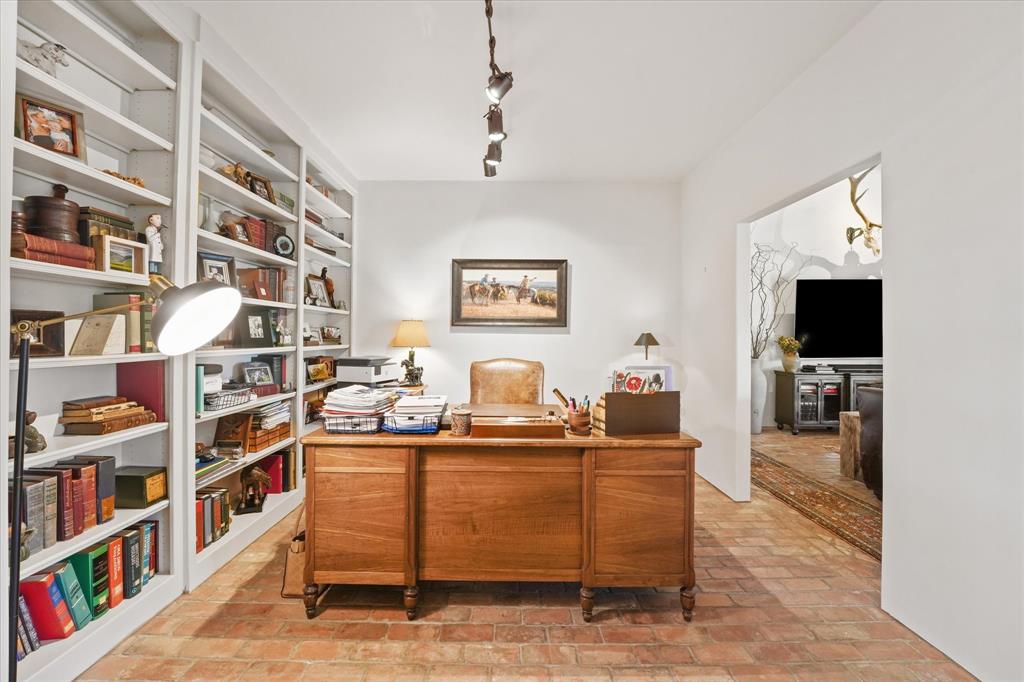 Hickory Creek Estate - Residential