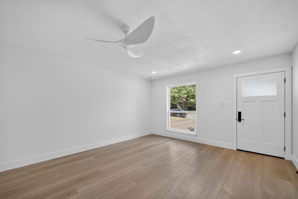2817 Ladona Drive