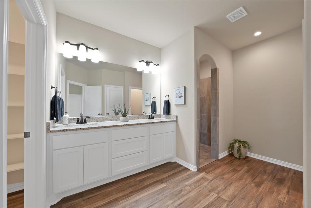 Cloverleaf - Residential