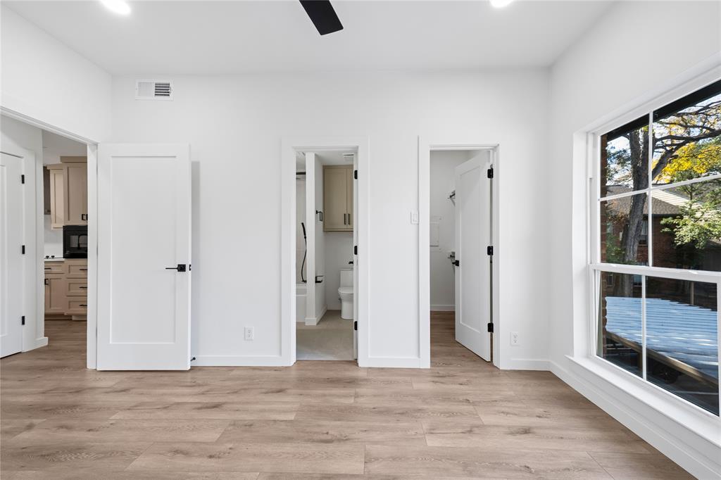 Woods On Park Lane Condos - Residential