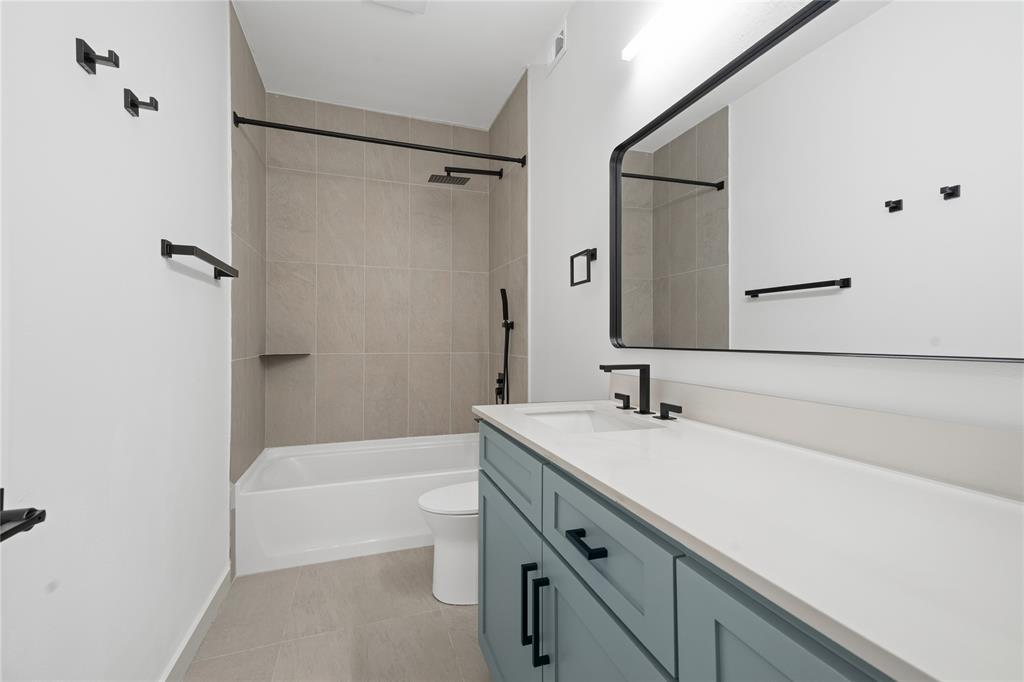 Woods On Park Lane Condos - Residential