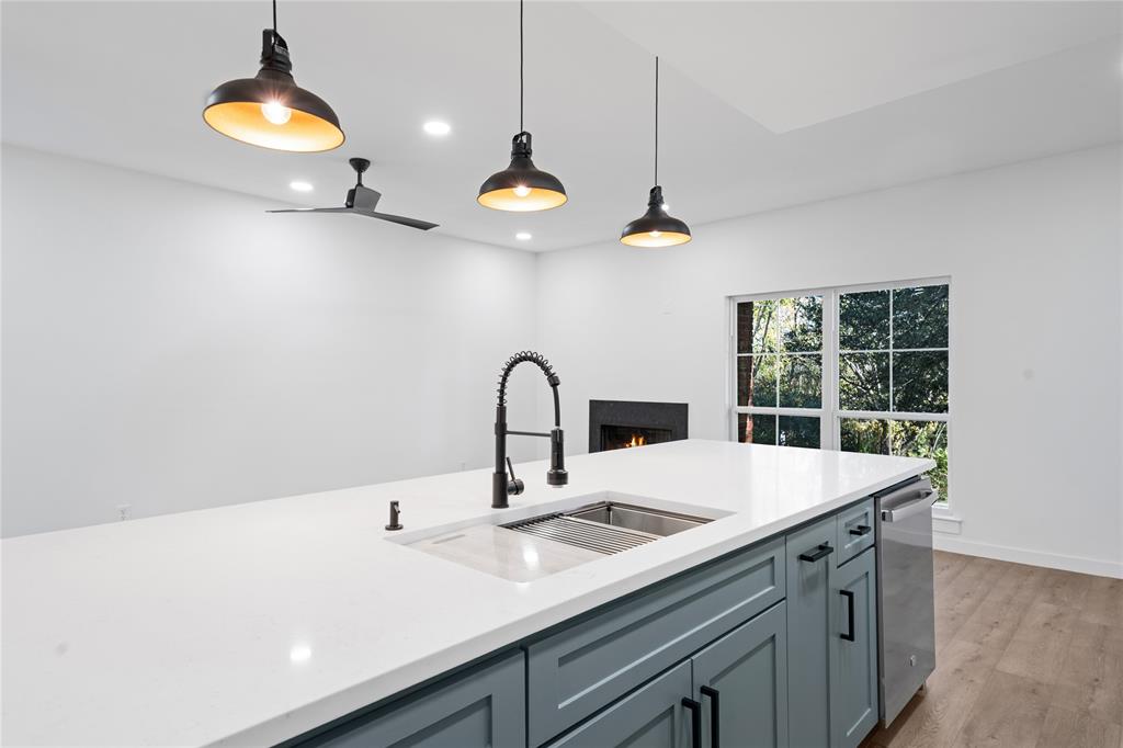 Woods On Park Lane Condos - Residential