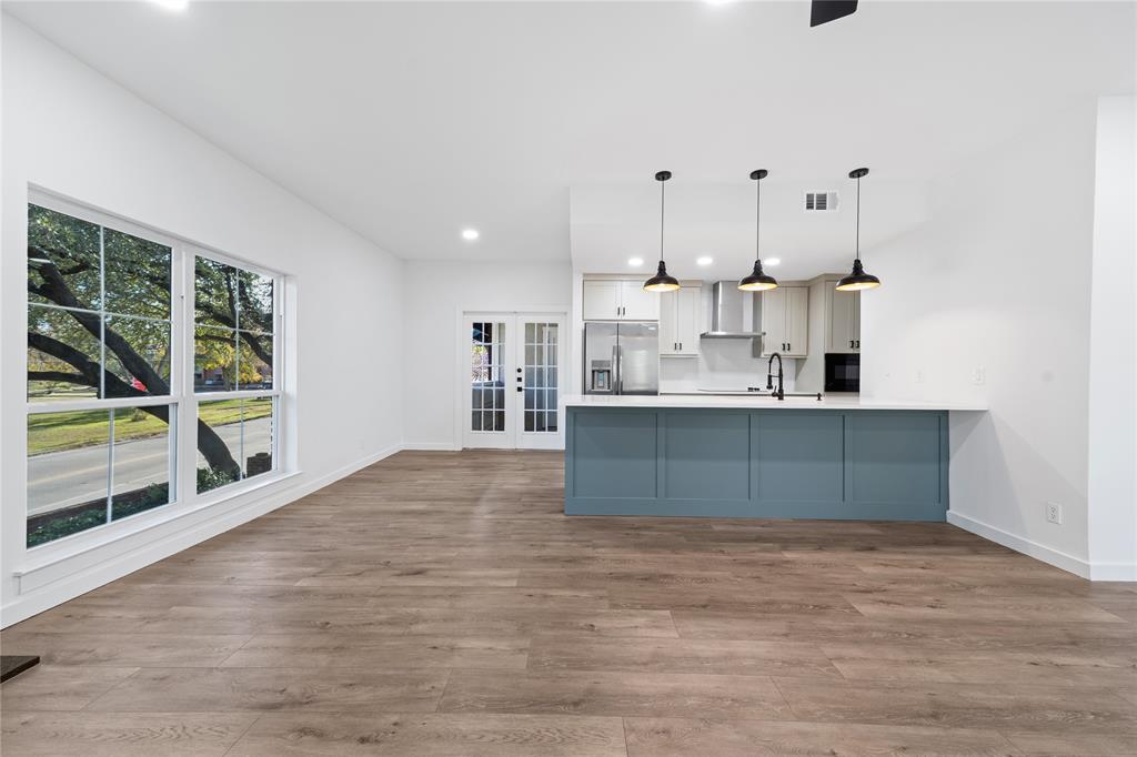 Woods On Park Lane Condos - Residential