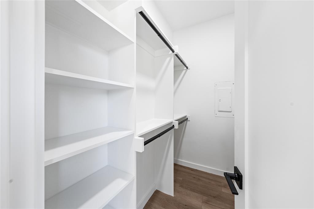 Woods On Park Lane Condos - Residential