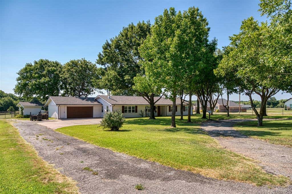 Photo of 489 Pine Road, Poolville, TX 76487 (MLS # 21348330)