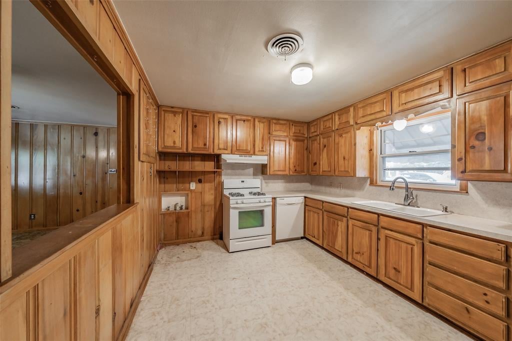 1313 Killian Drive