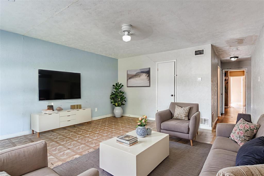 2912 Charles Drive