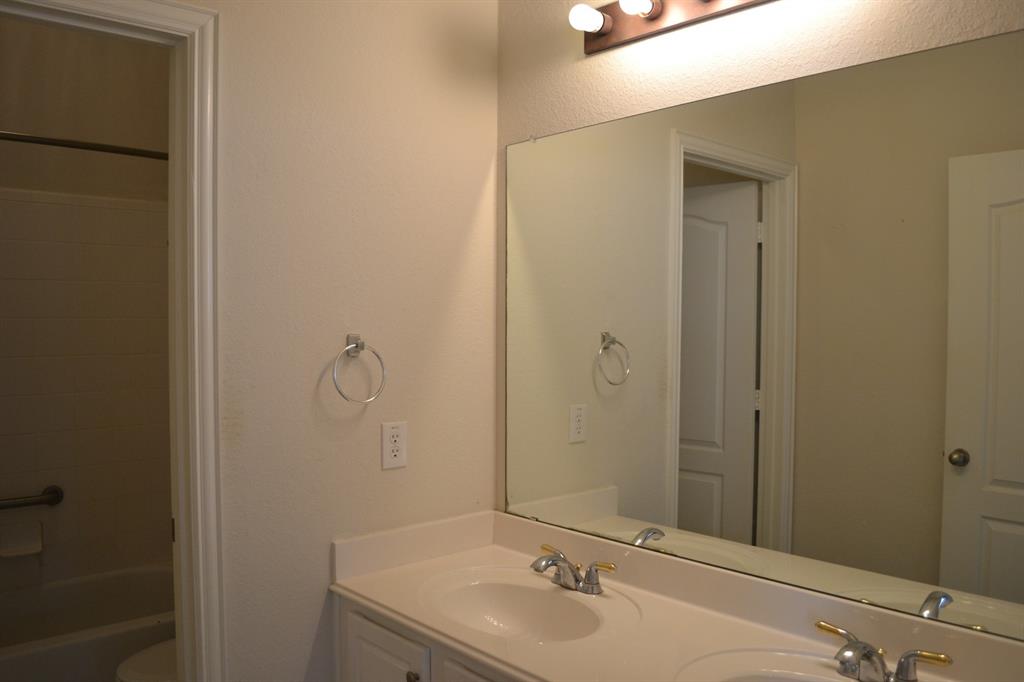 Villages Of Lake Forest #3 The - Residential Lease