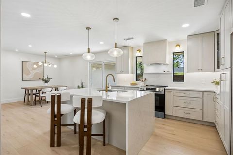 Photo of 3538 Cloverdale Lane, Farmers Branch, TX 75234 (MLS # 21261256)