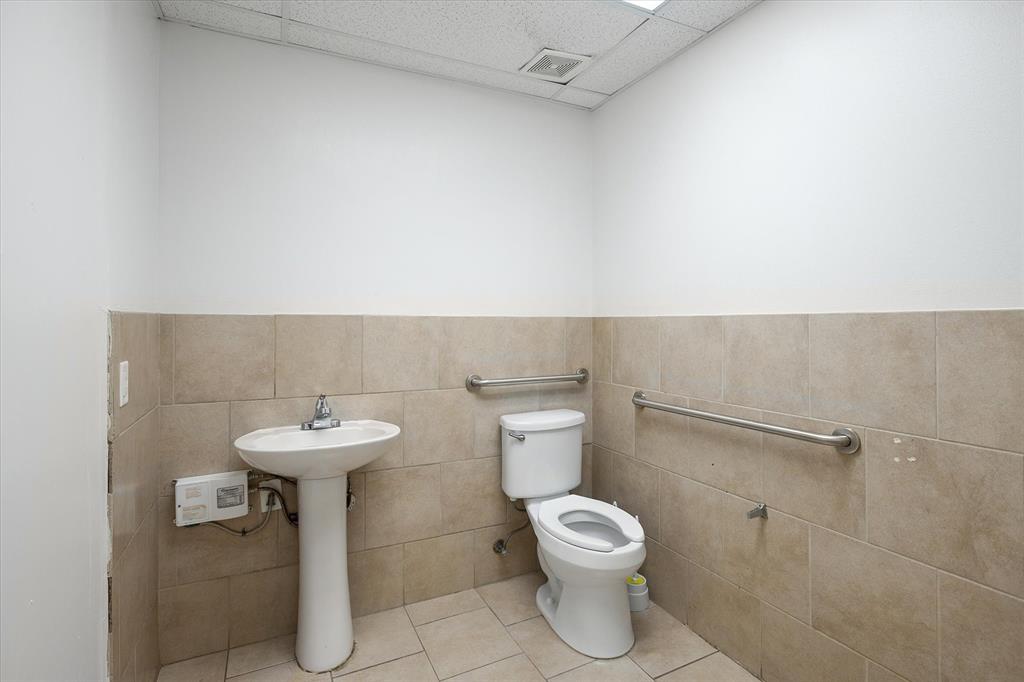 Strickland Add - Commercial Lease