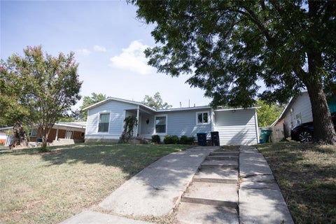 Photo of 2121 San Jose DR, Fort Worth, TX 76112 (MLS # 21351430)