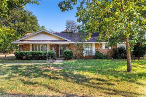 2405 Meadow Lane Grand Prairie TX 75050