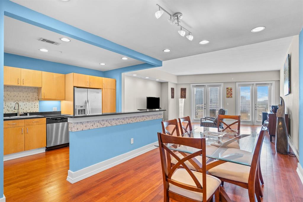 5055 Addison Circle 713