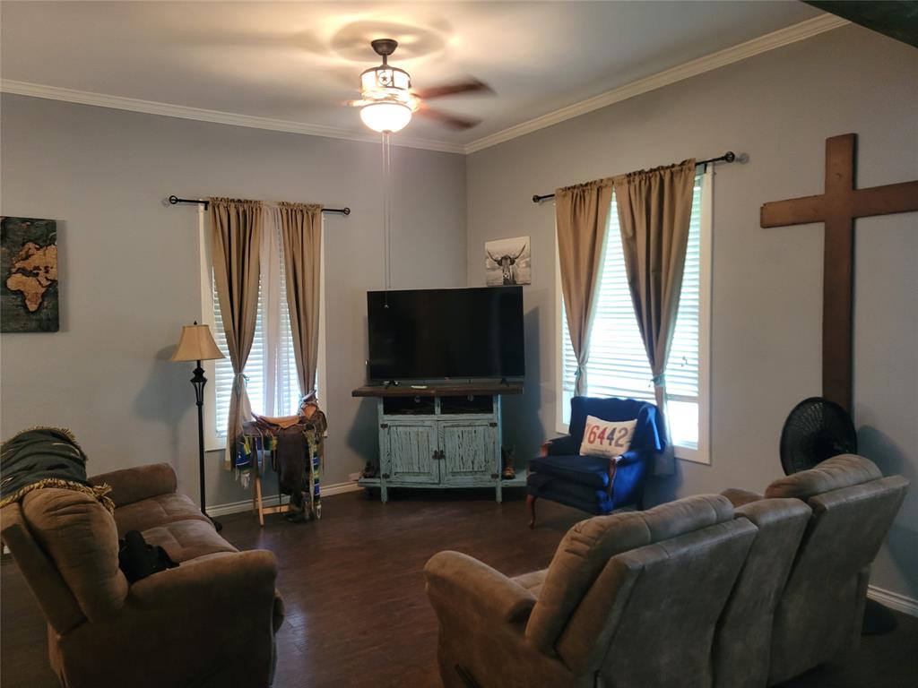 706 W Wrights Avenue
