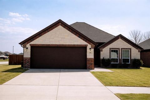 Photo of 135 Kiowa Drive, Greenville, TX 75402 (MLS # 21202210)