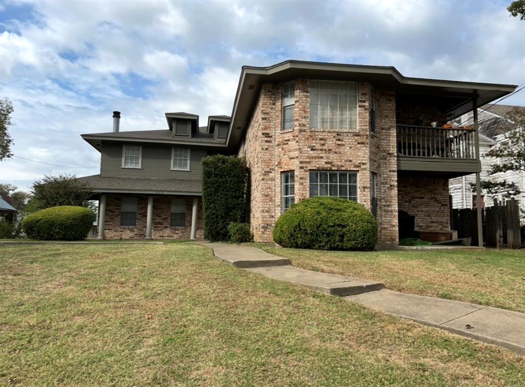 Photo 1 of 9 — 802 N Crockett Street C, Sherman, TX 75090