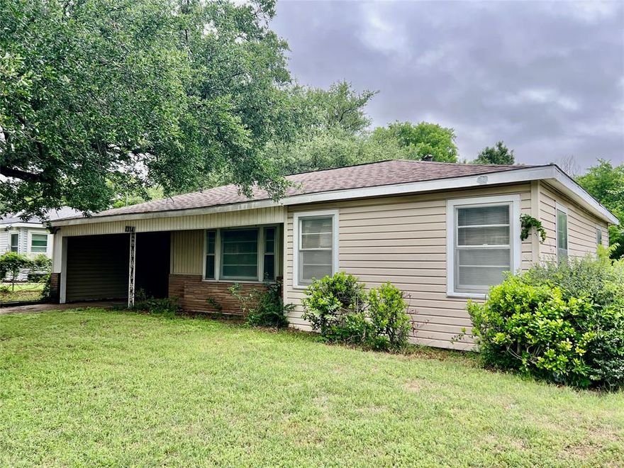 Get Ready To Fall In LOVE With This 2 Bedroom Home In An Established Neighborhood With Large Shade Trees In The Front And Back Yard! The Living And Dining Rooms Are Spacious, Making It Perfect For Having Friends And Family Over! Plus, There's A Handy Storage Building In The Backyard Where You Can Keep Your Tools, Toys, Or Anything Else You Want Keep Organized.  This Charming Home Is Just Waiting For You To Make It Your Own! New Roof 2025!