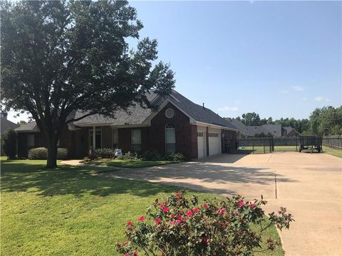 Photo of 402 Weavers Way, Bossier City, LA 71111 (MLS # 21206233)