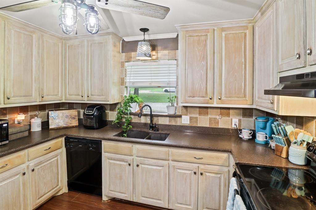 BLK: 6, LOT: 1, ADDN: WOODLAND ACRES - Residential