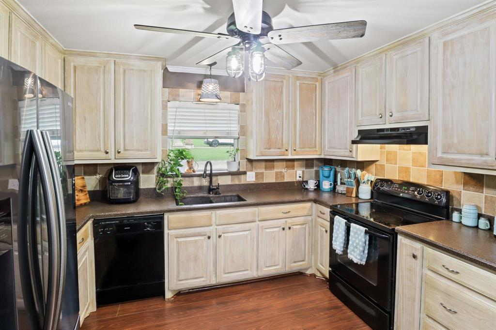 BLK: 6, LOT: 1, ADDN: WOODLAND ACRES - Residential
